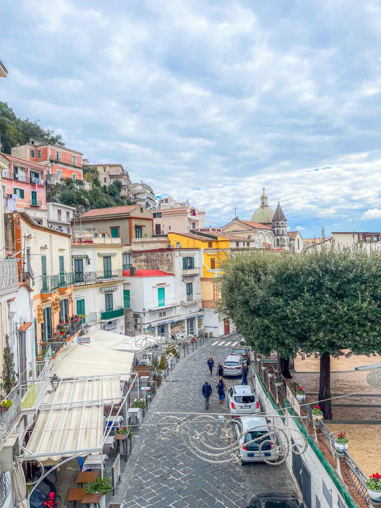 19 Things to Know Before Renting a Car in Naples in 2023