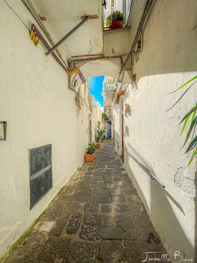 19 Things to Know Before Renting a Car in Naples in 2023