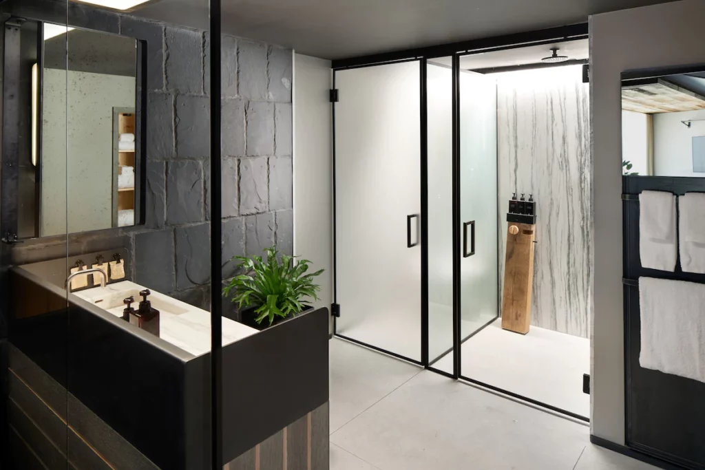 1 hotel brookling bridge bathroom